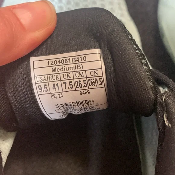 Brooks Glycerin 21 Mint Athletic Shoes. Sz 9.5 like new. - Picture 5 of 5